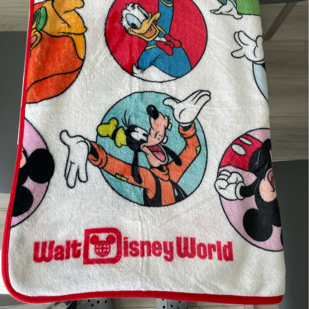 Official Disney "Mickey & Friends" Ultra-Soft Fleece Throw - Picture 6 of 14